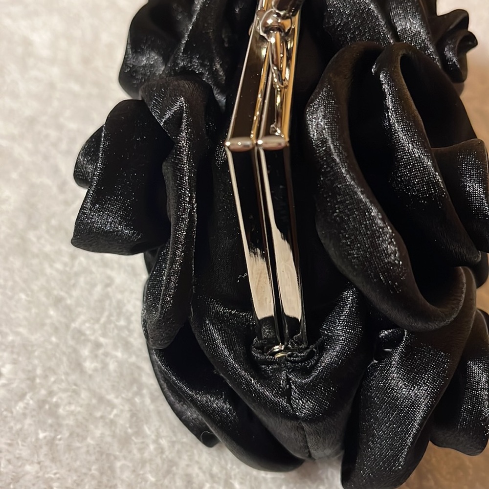 NWOT Black silk rose clutch with chain for shoulder length - Picture 5 of 5